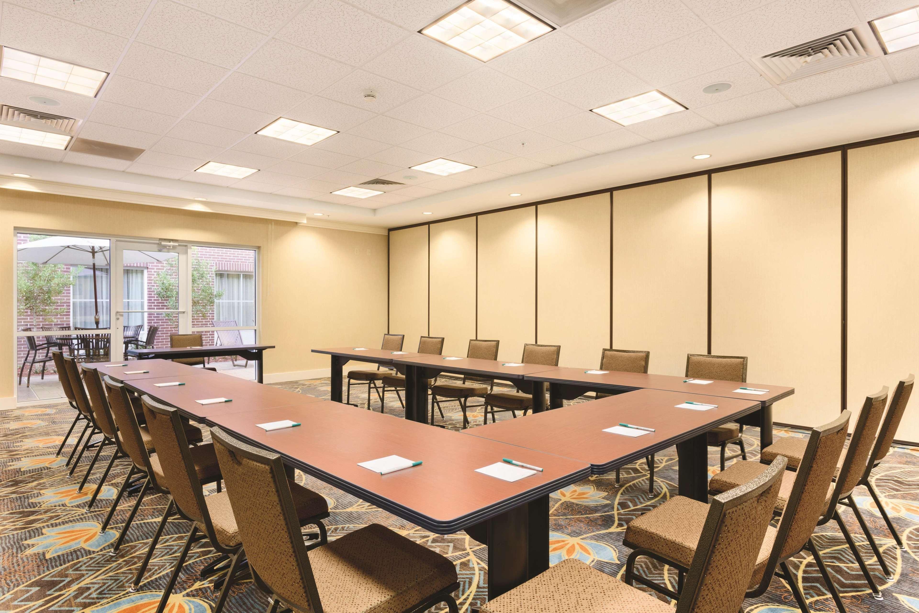 Homewood Atlanta Airport North Hotel 3*