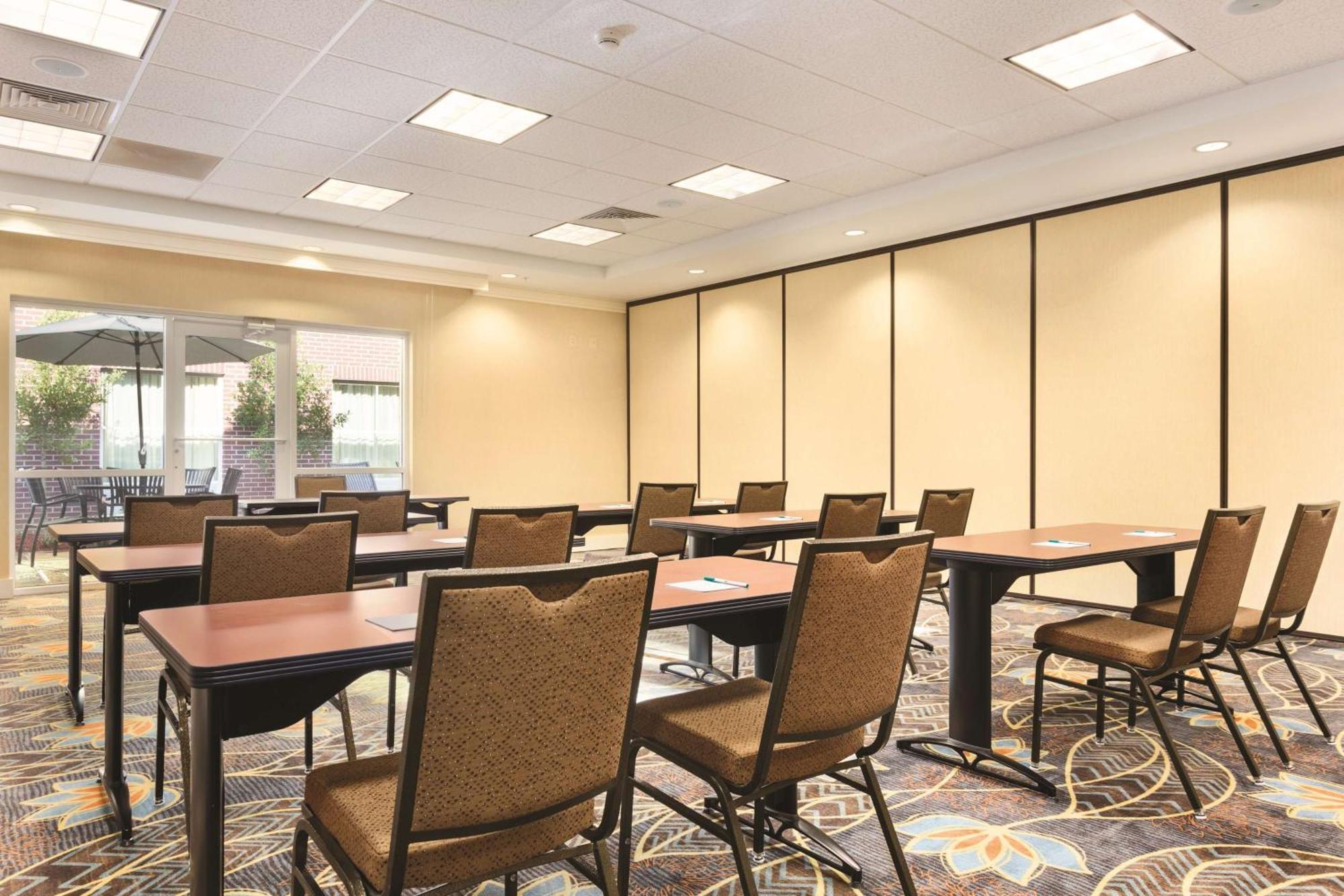 Hotel Homewood Atlanta Airport North 3*